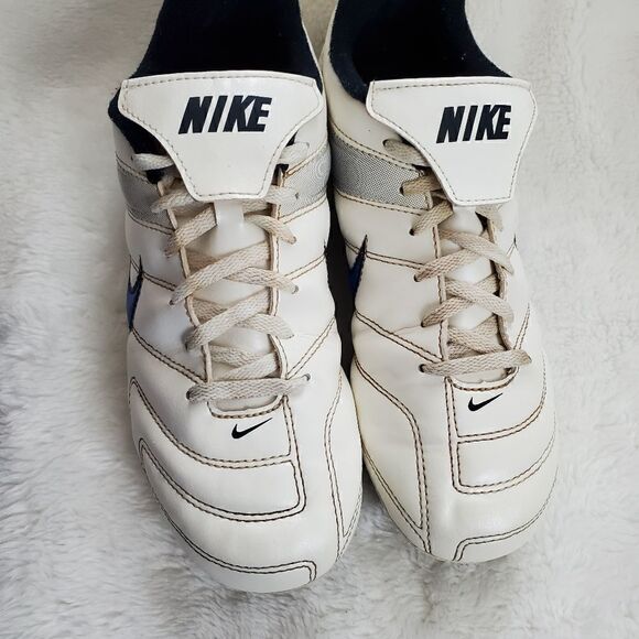 5Y Nike White Soccer Cleats Shoes - Picture 3 of 10
